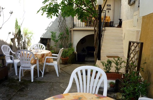 Molieres-sur-Ceze Apartment | Former farmhouse in a quiet location on a hill above the banks of the Cèze