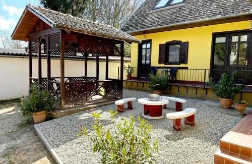 Szalka House | Forrás Vendégház