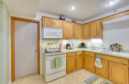 Fort Calhoun Apartment | Fort Calhoun Home w/Screened Porch + Playground!