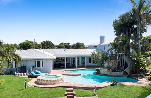 McGregor House | Fort Myers Gulf Access Luxury Getaway – Private Pool, Waterslide, Dock & More