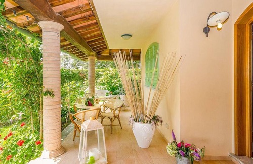 Cinquale Apartment | Forte dei Marmi House - with Jacuzzi