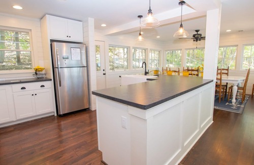 Grange Landing Cottage | Fossil Beach: "Canandaigua Lake Retreat and Memorable Views!"