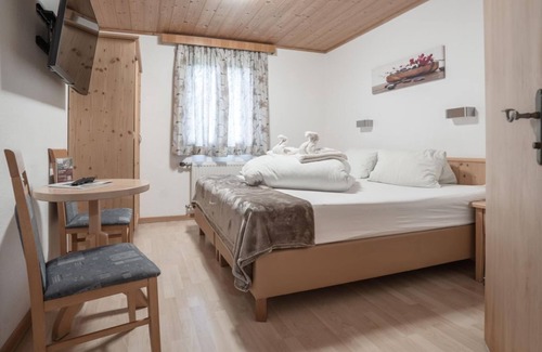 Scheffau am Wilden Kaiser Bed & Breakfast | Four-bed room 11 shower/WC, from 4 nights half board - Berggasthof Bärnstatt