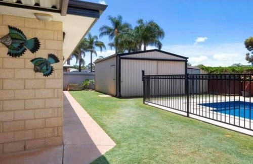 Somerville House | Four bedroom family home with pool