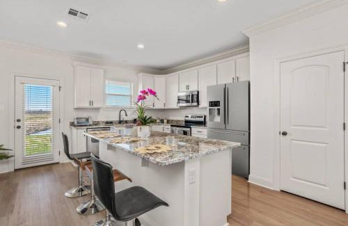 Lake Charles House | Four-bedroom house in Iowa, La
