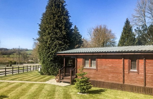 Broadwindsor Ski Chalet | Four berth lodge with one master double and one twin each with wardrobe.