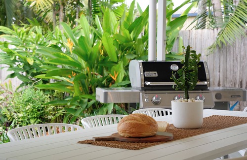 Trinity Beach House | Four Palms:walk to beach& restaurants-Pets Welcome!