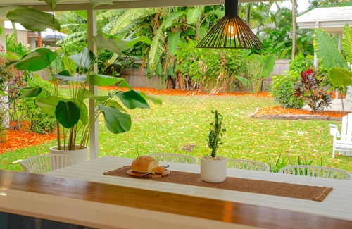 Trinity Beach House | Four Palms:walk to beach& restaurants-Pets Welcome!