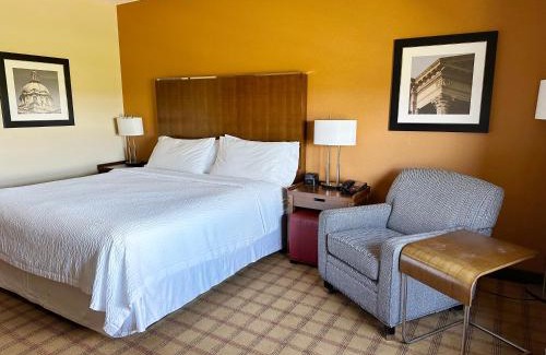 Southeast Edmonton Hotel | Four Points by Sheraton Edmonton Gateway