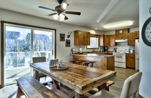 Sunburst Estates House | Four Season Chalet (Ski IN/OUT)