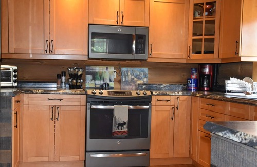 McDougall Cottage | Four Season Muskoka Log House at the Lake - Sauna with a Tea Room