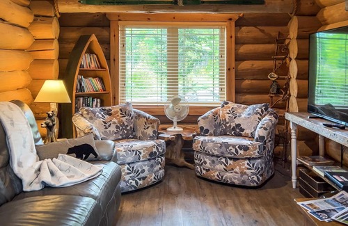 McDougall Cottage | Four Season Muskoka Log House at the Lake - Sauna with a Tea Room