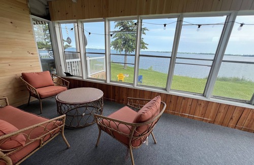 Howe Island Cottage | Four Season Waterfront Cottage - Private Escape | 3BR, 2BA | Howe Island