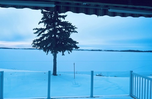 Howe Island Cottage | Four Season Waterfront Cottage - Private Escape | 3BR, 2BA | Howe Island