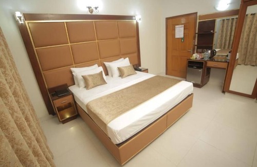 D.H.A. Hotel | Four Square by WI