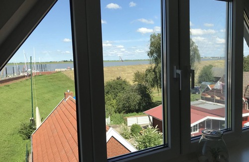 Ditzum House | Four stars at the harbor: Modern renovated fisherman's house directly at the Ditzumer harbor