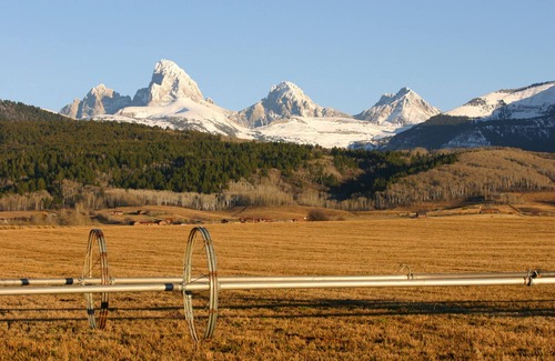 Clawson House | FOUR TETON VIEW in the heart of the Teton Valley