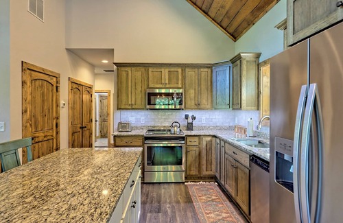 Clarkesville Cabin | Fox Den Haven with Hot Tub - Serene Mtn Escape! Relax, and Unwind! Dog Friendly!