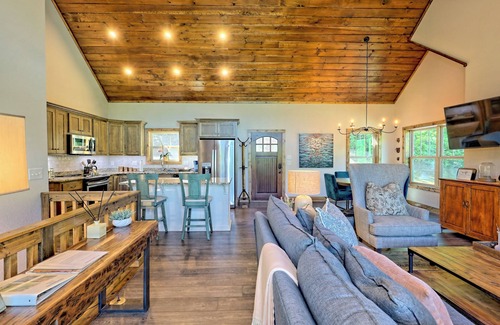 Clarkesville Cabin | Fox Den Haven with Hot Tub - Serene Mtn Escape! Relax, and Unwind! Dog Friendly!