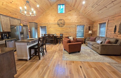 Dandridge Cabin | Fox Den – Peaceful Lakefront Cabin on Douglas Lake