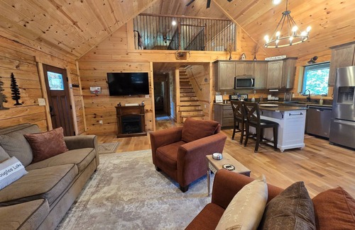 Dandridge Cabin | Fox Den – Peaceful Lakefront Cabin on Douglas Lake