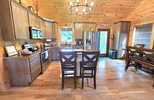 Dandridge Cabin | Fox Den – Peaceful Lakefront Cabin on Douglas Lake