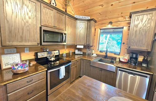 Dandridge Cabin | Fox Den – Peaceful Lakefront Cabin on Douglas Lake