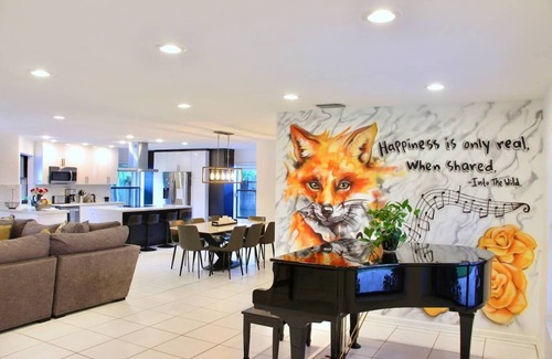 Croissant Park Villa | Fox Island- Spa, Garden-Downtown & Beach