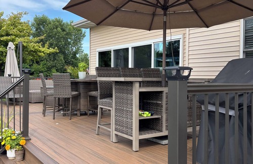 Oshkosh House | Fox River Townhouse- 3 Miles from EAA Grounds