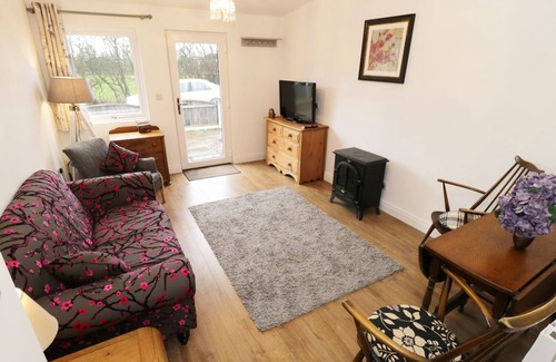 Thornton-Cleveleys Cottage | FOXES DEN, pet friendly, with a garden in Thornton, Lancashire