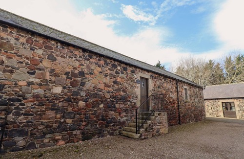 Akeld Cottage | FOXGLOVE COVET, family friendly, with pool in Wooler