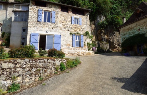 Tour-de-Faure House | Beautiful detached Quercy house facing the beach at Saint Cirq Lapopie