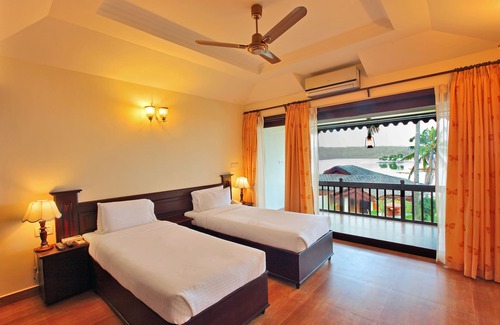 Paravur Resort | Fragrant Nature Backwater Resort & Ayurveda Spa