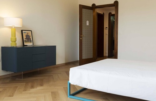 Historic Center Ski Chalet | Frame Bologna [Double room with external private bathroom]