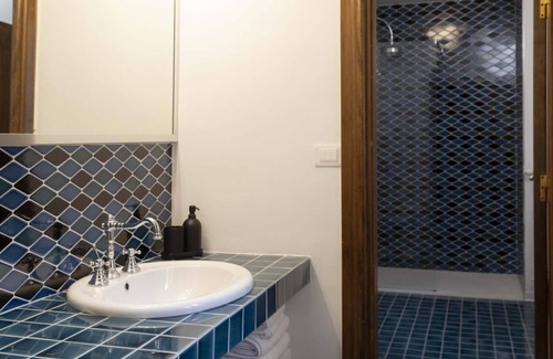 Historic Center Ski Chalet | Frame Bologna [Superior suite with ensuite bathroom]