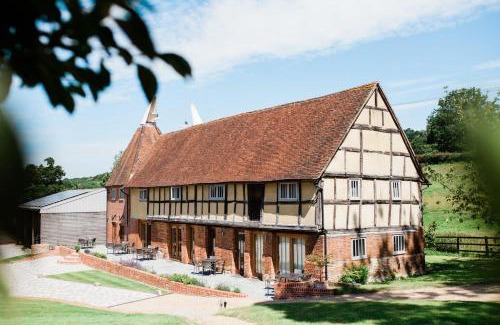 Benenden House | Frame Farm - Sleeps 20 in 1-6 Weaver's Cottages & The Byre barn