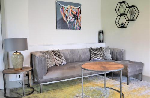 Benenden House | Frame Farm - Sleeps 20 in 1-6 Weaver's Cottages & The Byre barn