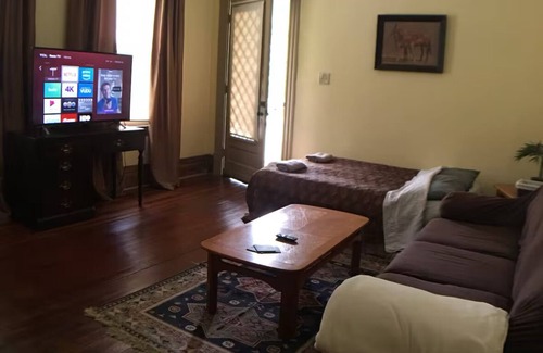 Downtown Apartment | 'Fred' - Walk to UK/Downtown!