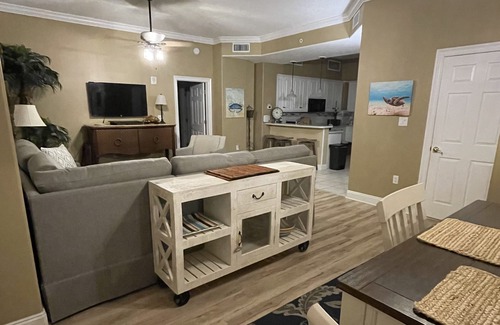 Thomas Drive Condo | FREE 1G wifi, and premium movie channels.