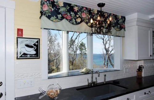 Sagamore Beach House | FREE Activities Everyday! New Listing-4BD Oceanfront Beach House-A/C, Panoramic Views of Cape Cod Bay
