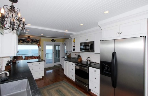 Sagamore Beach House | FREE Activities Everyday! New Listing-4BD Oceanfront Beach House-A/C, Panoramic Views of Cape Cod Bay