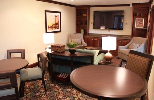 Indianapolis Apartment | Free Breakfast Buffet Daily. Indoor Pool. Gym. Studio in a Great Location.