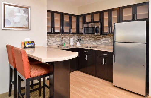 Hollywood Park Apartment | Free Breakfast + Outdoor Pool | Executive Queen Studio 15 Minutes from Six Flags!