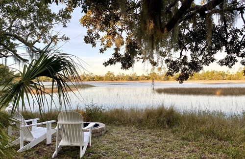 Tybee Island Cottage | FREE Golf Cart, Bikes & Kayaks~ Luxe, King BR, Tidal Creek Retreat, PRIVATE Dock