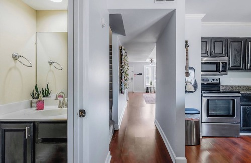 Rutledge Hill House | Free Parking! 2 Story! Walk 2 Broadway