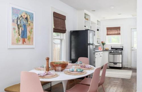 East Cesar Chavez House | Free Parking 2br East Side - Fresco by Portoro