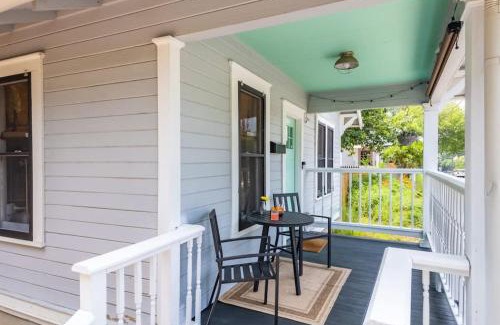 East Cesar Chavez House | Free Parking 2br East Side - Fresco by Portoro