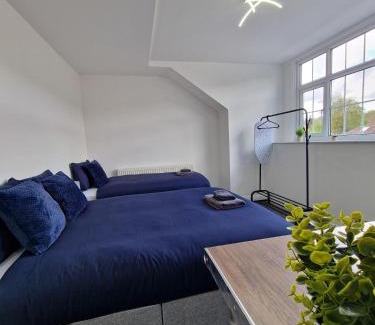 Bradford Apartment | Free Parking at this Stylish Terraced House in Bradford, with views of hillside