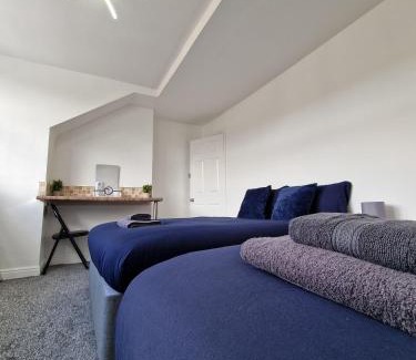 Bradford Apartment | Free Parking at this Stylish Terraced House in Bradford, with views of hillside