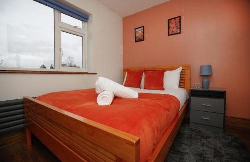 Loughborough Apartment | Free Parking - Large House - Groups - Contractors - Loughborough